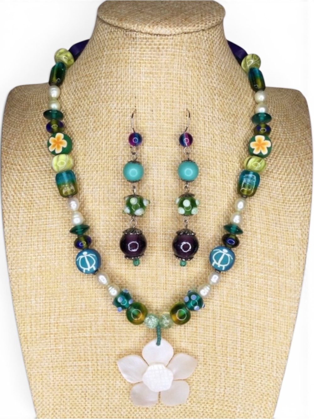 🎉HP🎉 Vtg Handcrafted MOP Floral Pendant Tropical Necklace - Pick Your Earrings - Picture 13 of 15